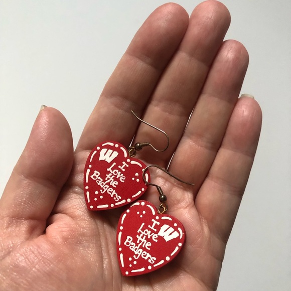 Vintage Wisconsin Badgers fan heart dangle earrings handmade UW - Picture 2 of 7